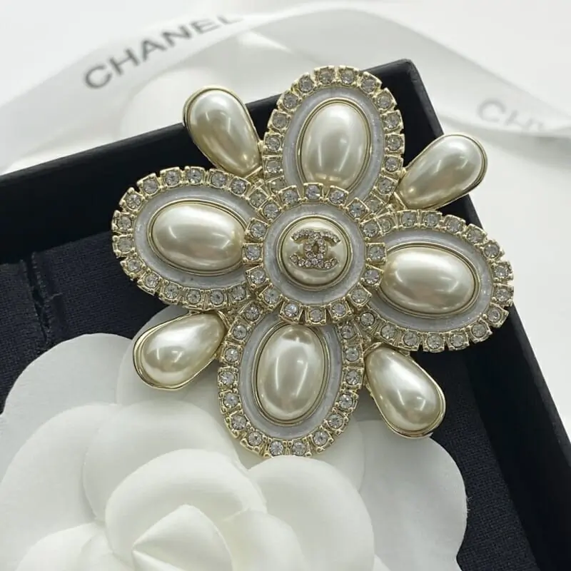 chanel brooches pour femme s_12530622